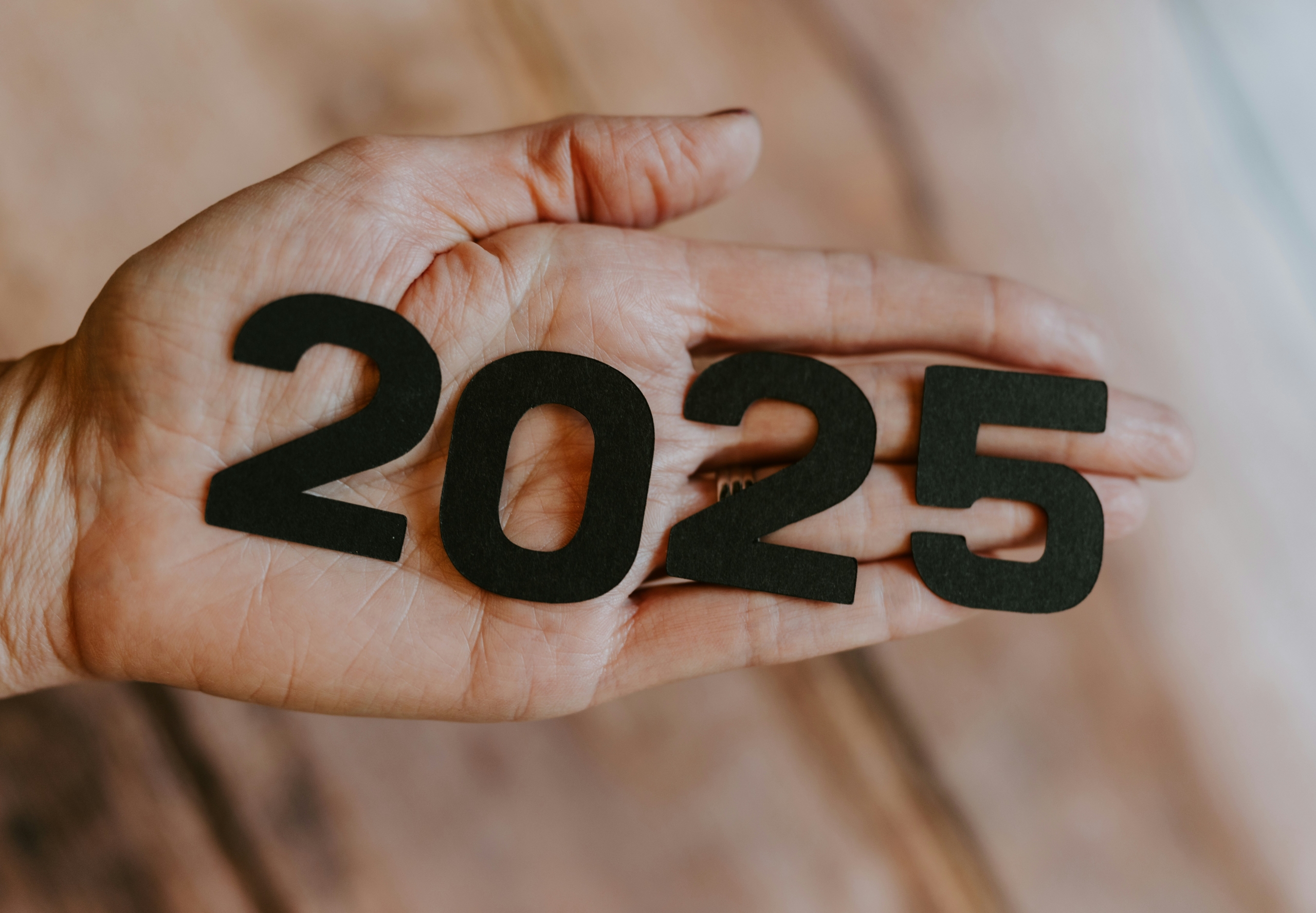 Año 2025 en tu mano 